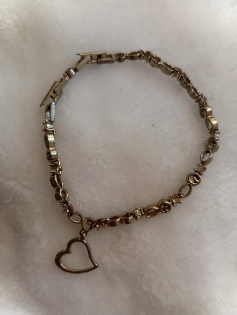 Silver Toned Heart Charm Bracelet for Women - Elegant Silver-Tone Link Bracelet
